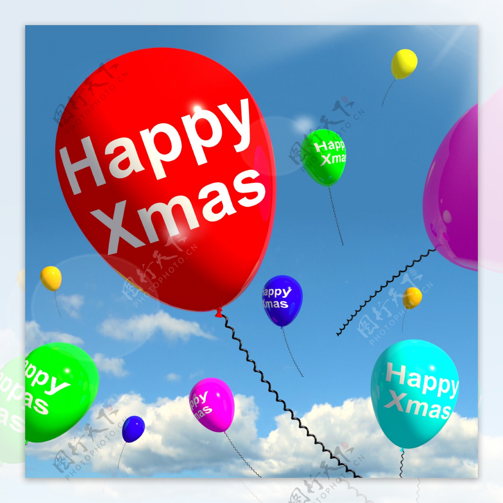 气球漂浮在圣诞快乐天空