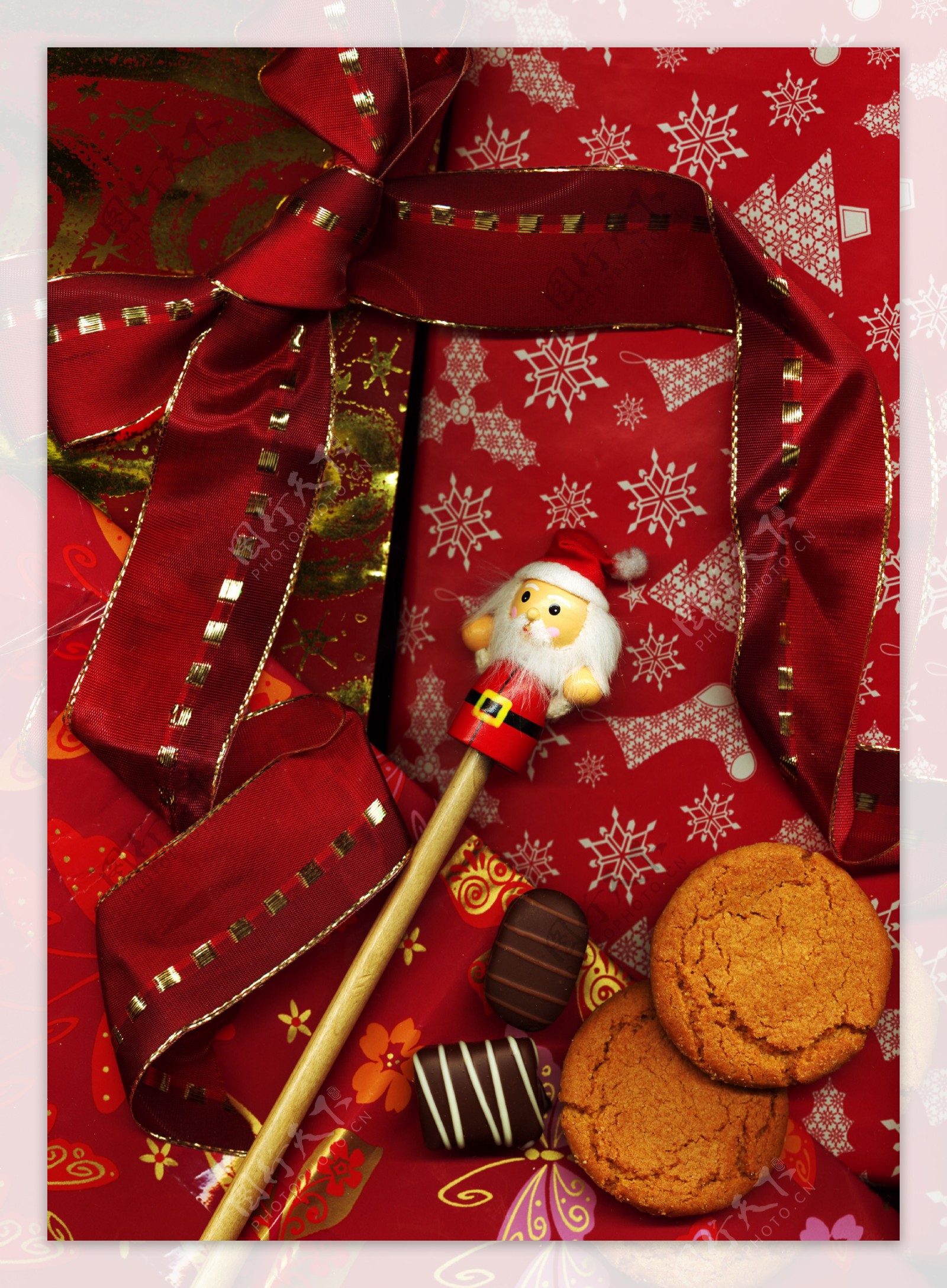 包装纸制成的红色圣诞背景