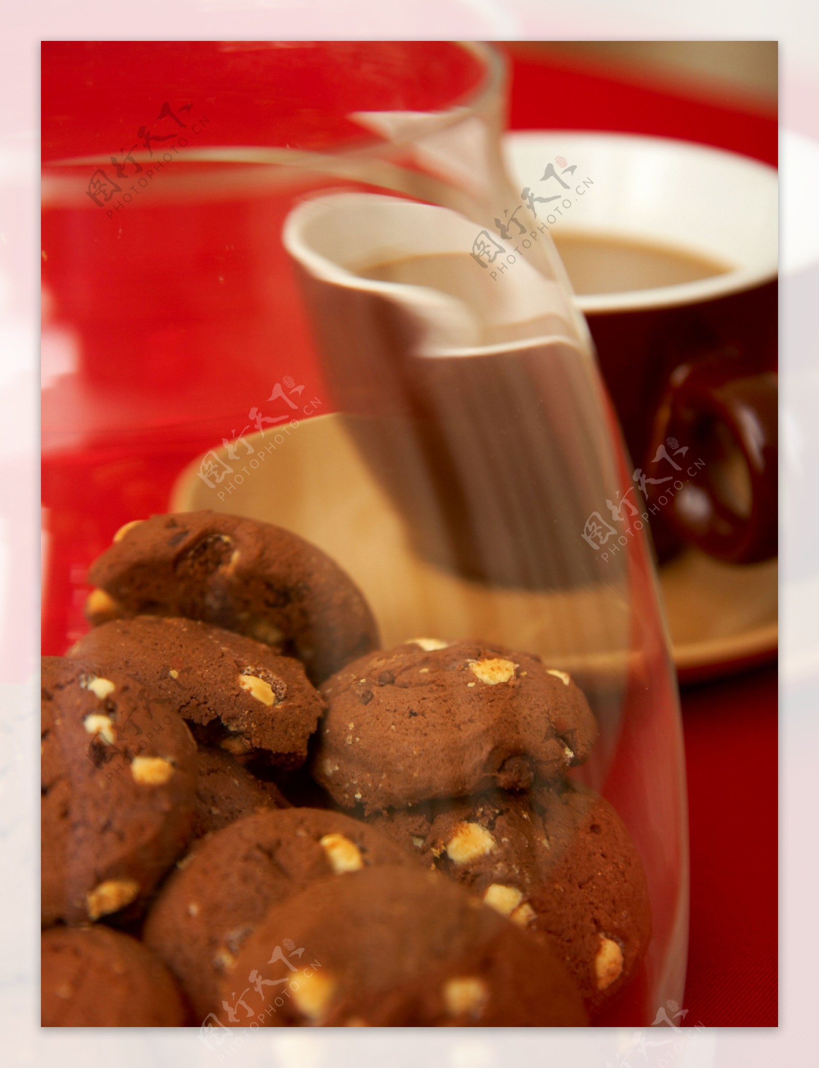 巧克力片饼干和咖啡