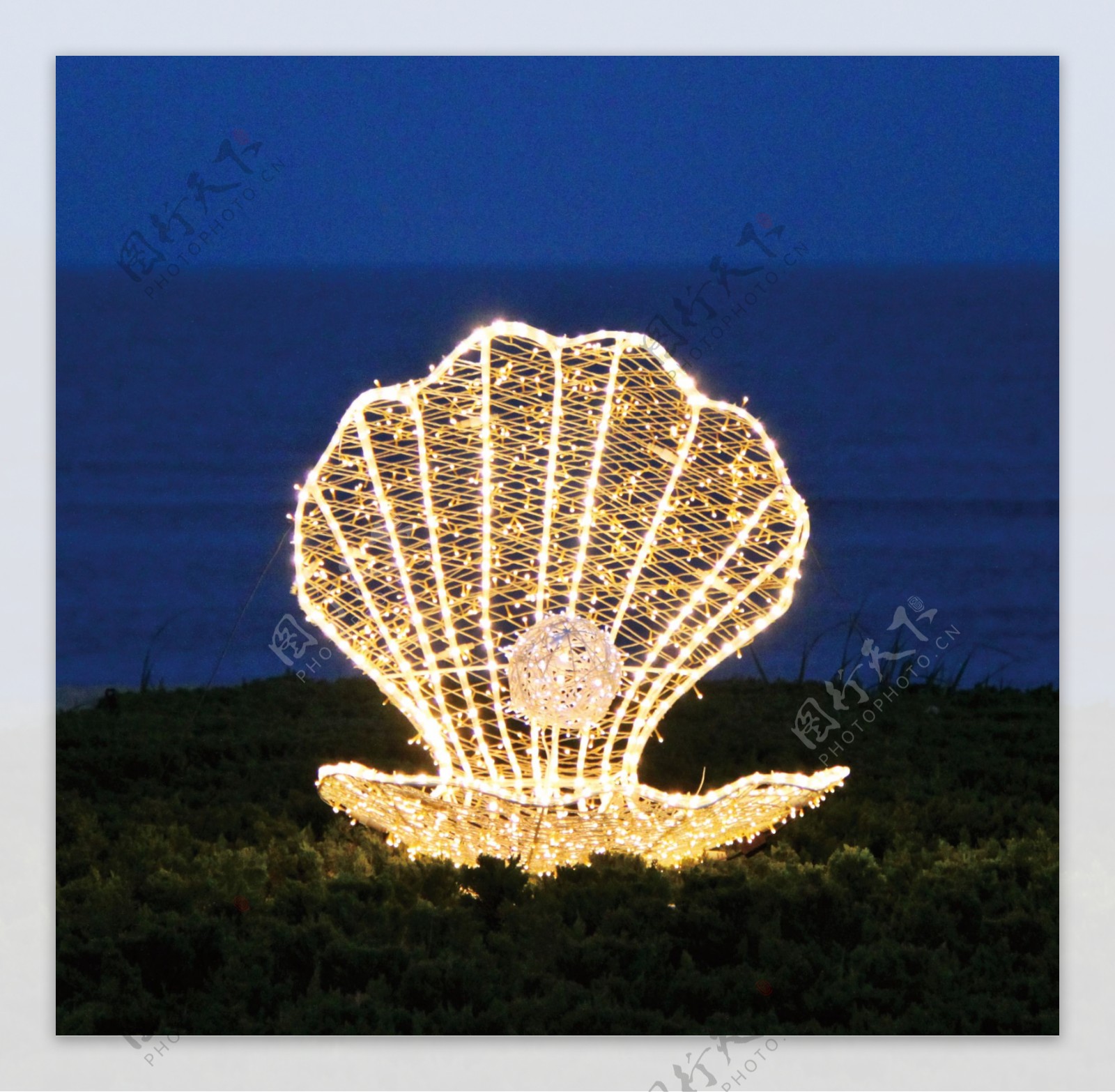 灯光艺术节作品海边的贝壳图片