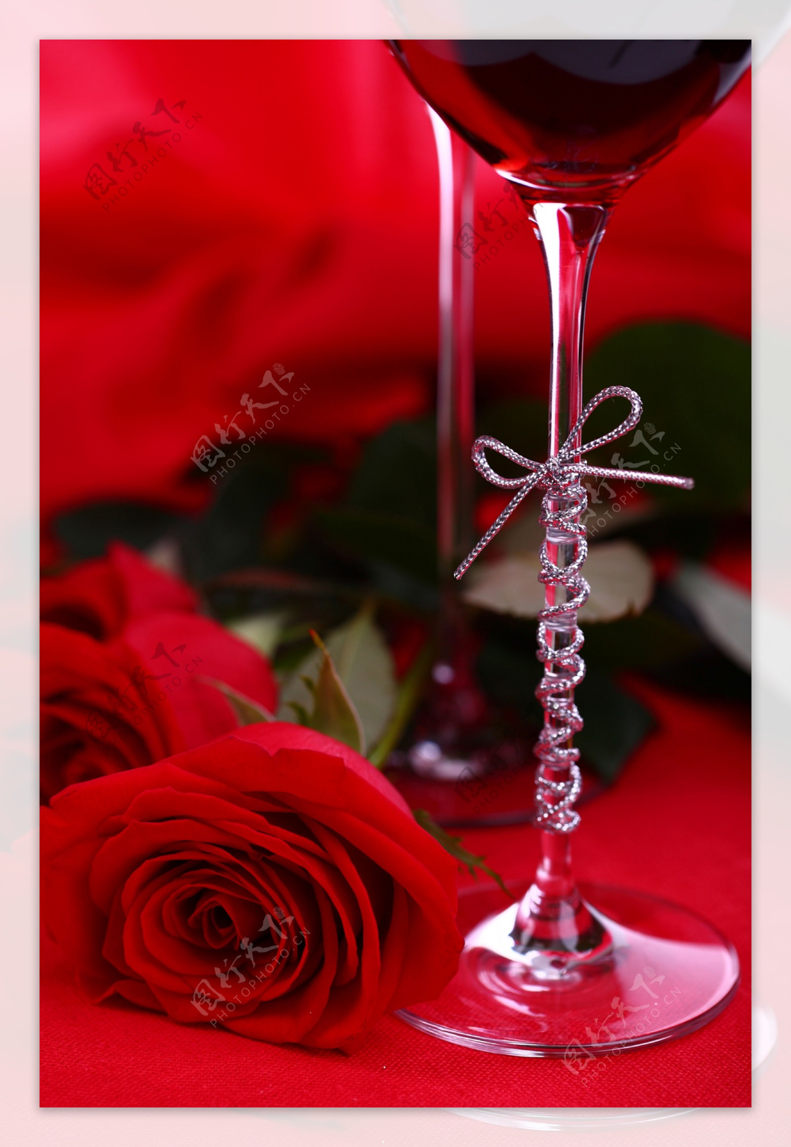 玫瑰玫瑰花项链红酒图片
