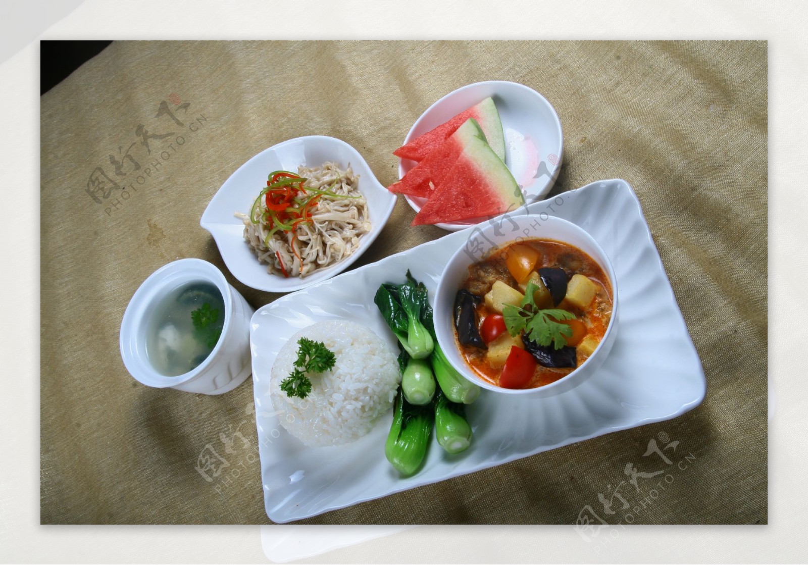东南亚式套餐红咖喱鸡图片