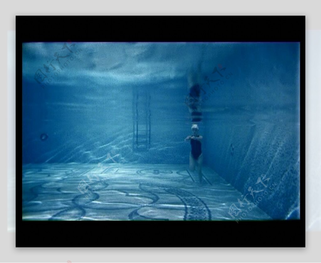 室内游泳池水底视频素材