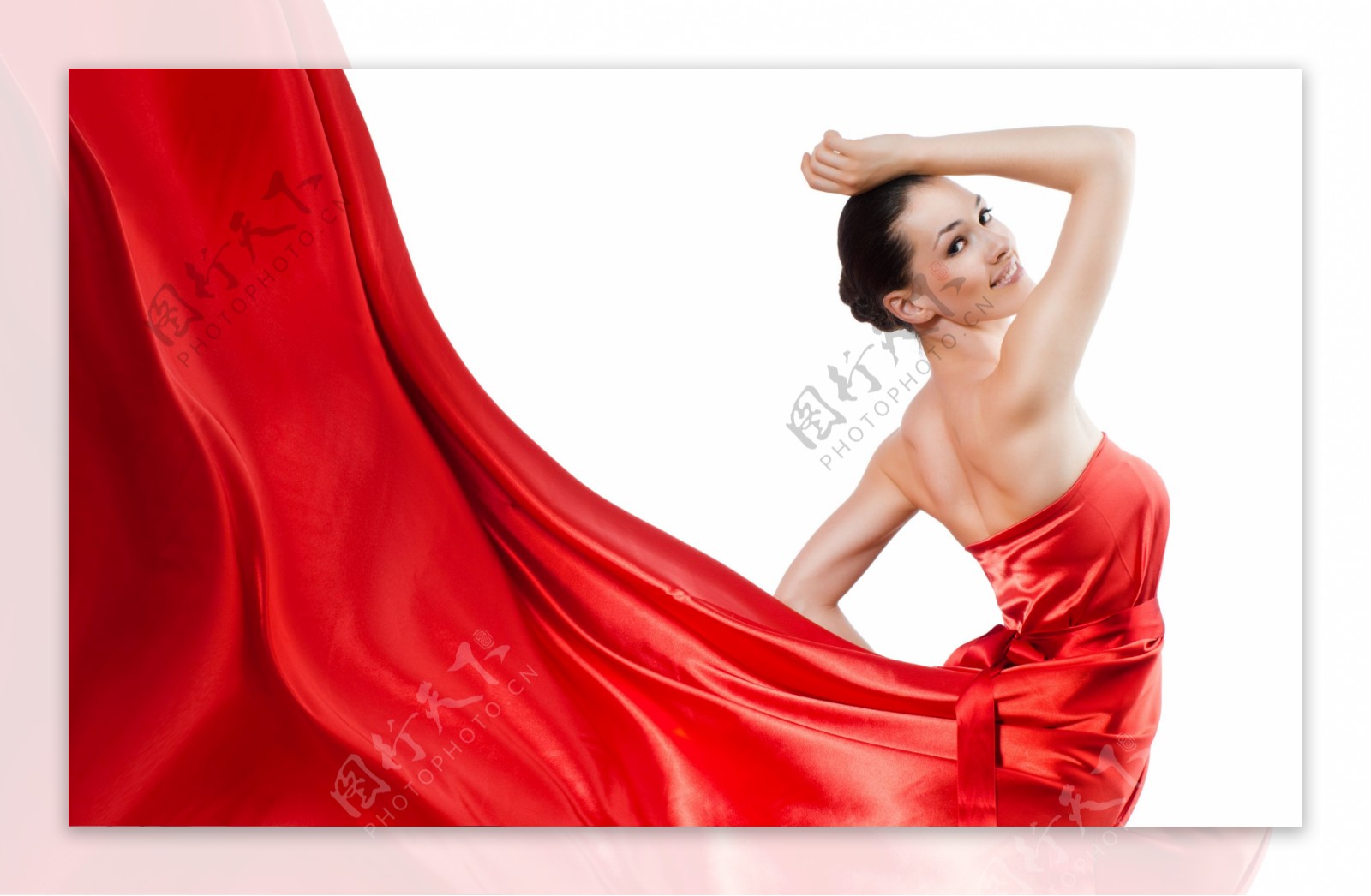 火红丝绸裙子的女孩图片