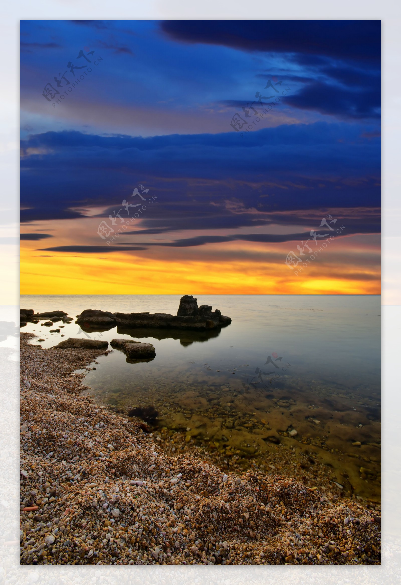 夕阳大海沙滩图片