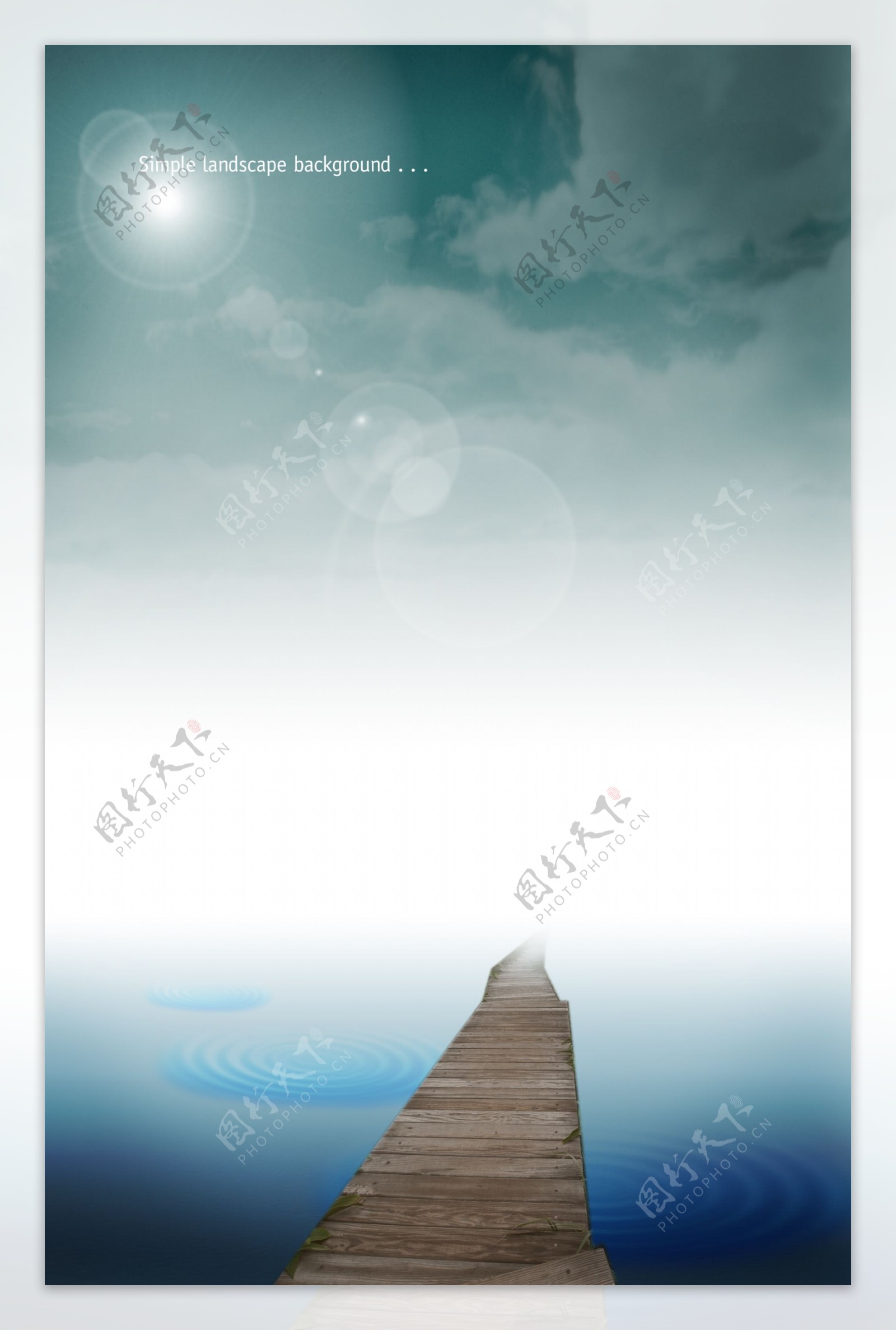 平静湖泊上的木板桥