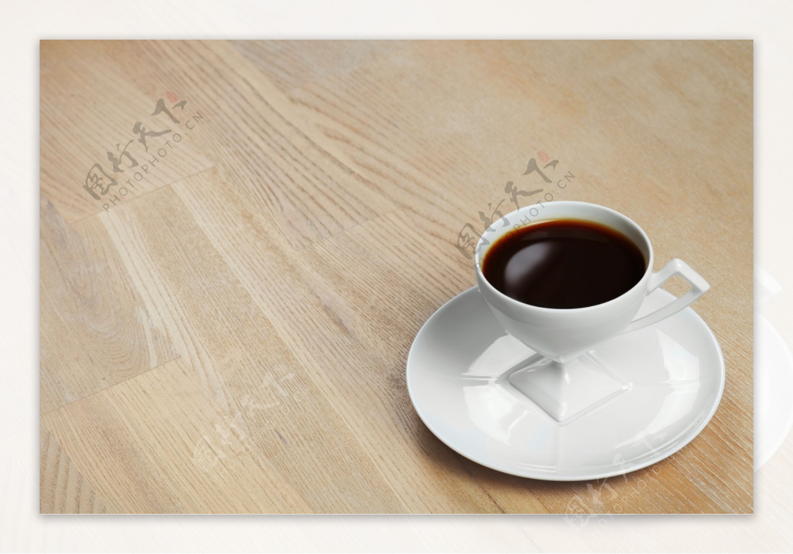白瓷杯与咖啡图片