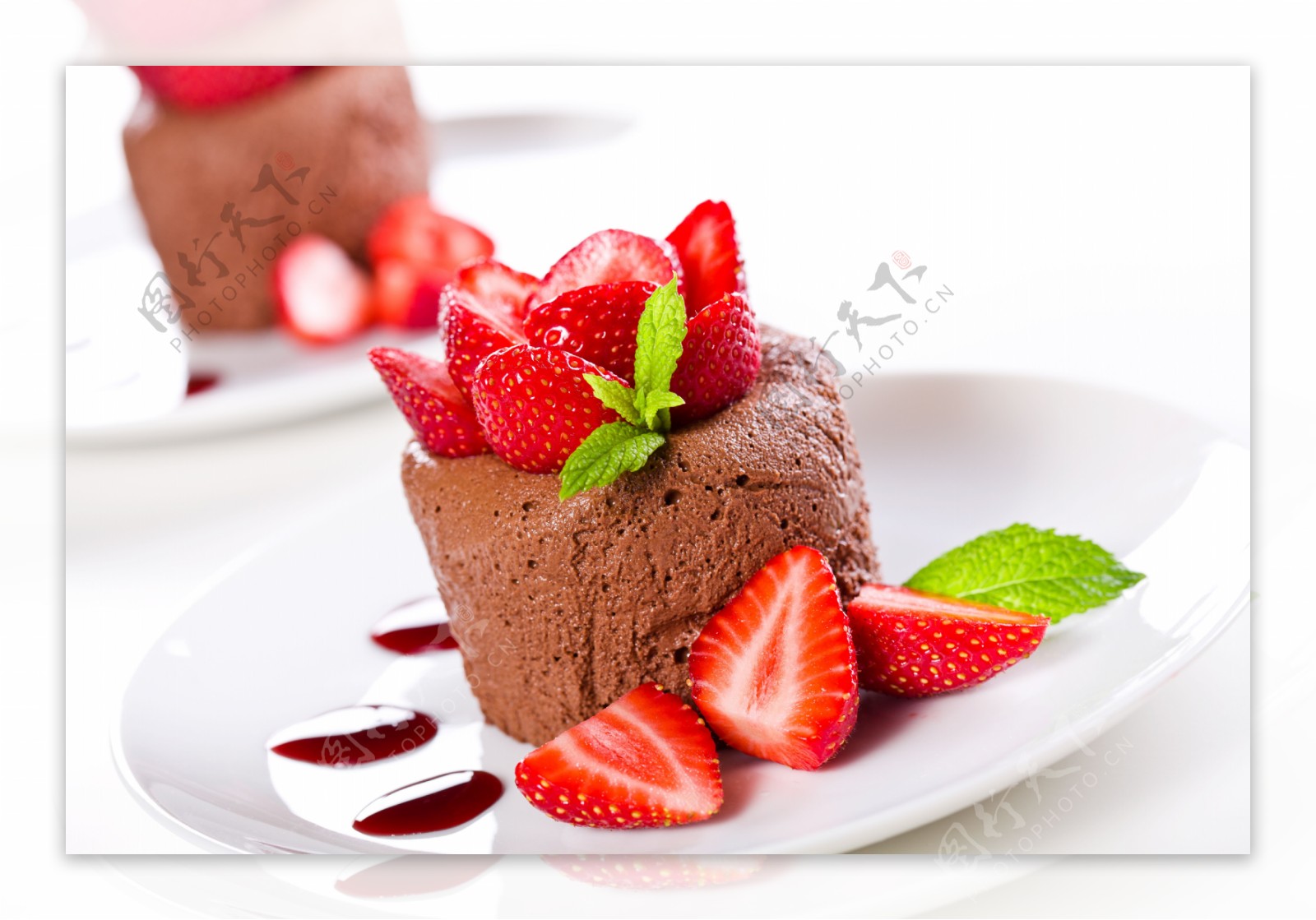 草莓巧克力慕斯蛋糕图
