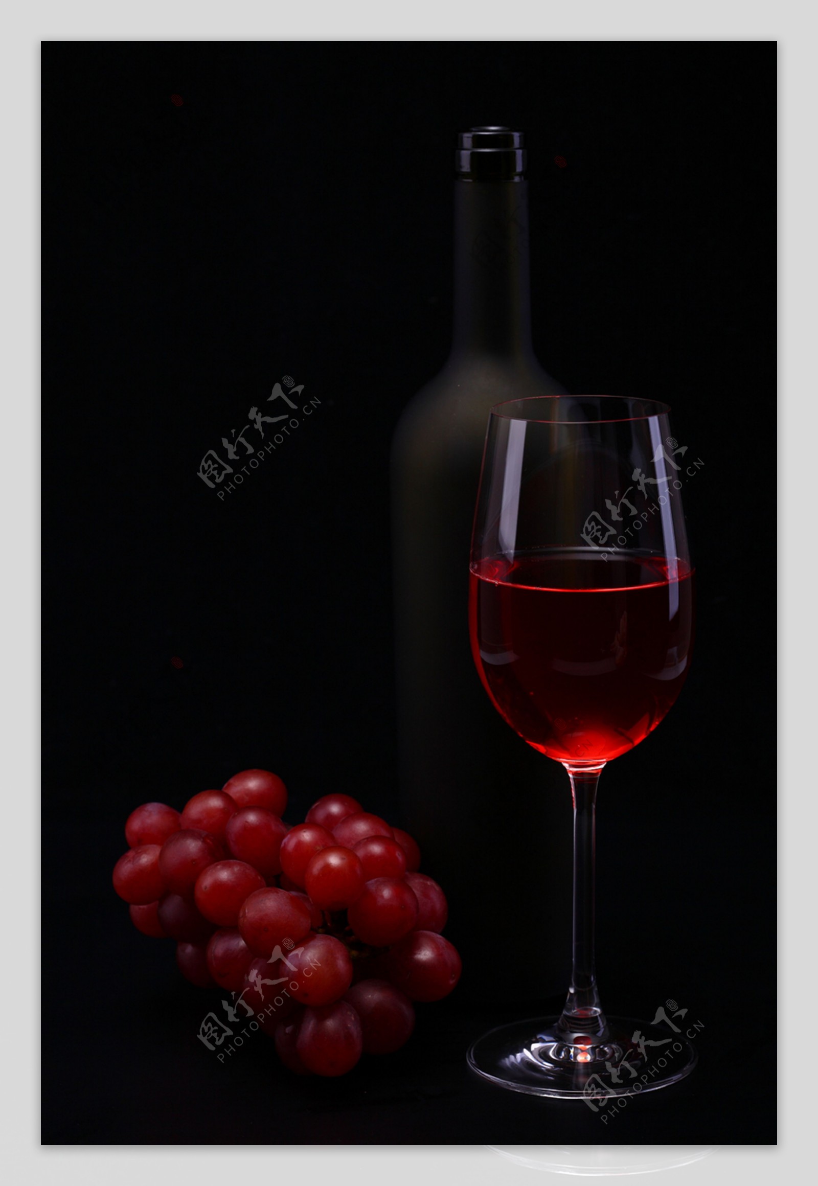 红酒高脚杯葡萄酒图片