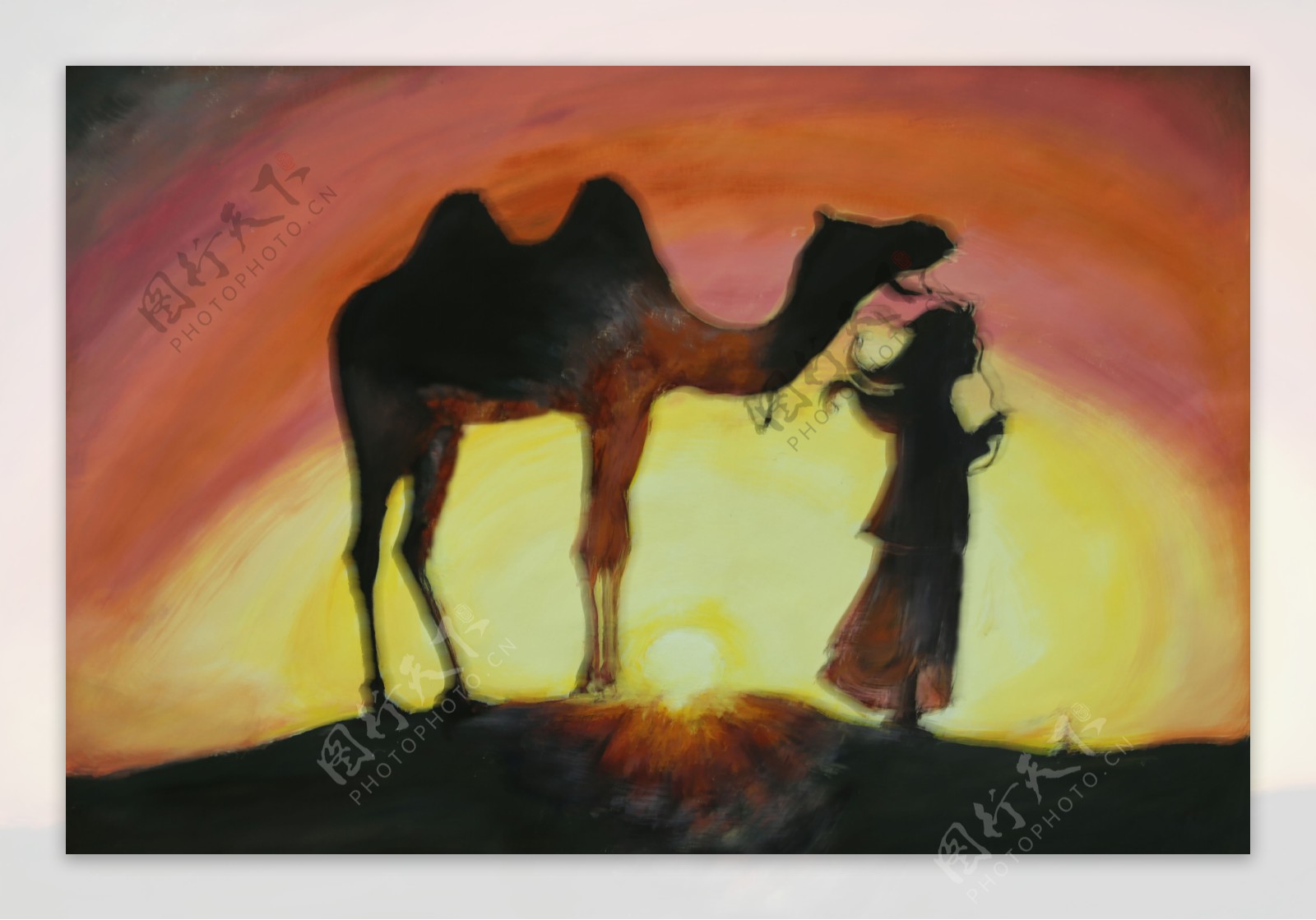 黄昏中的少女和骆驼