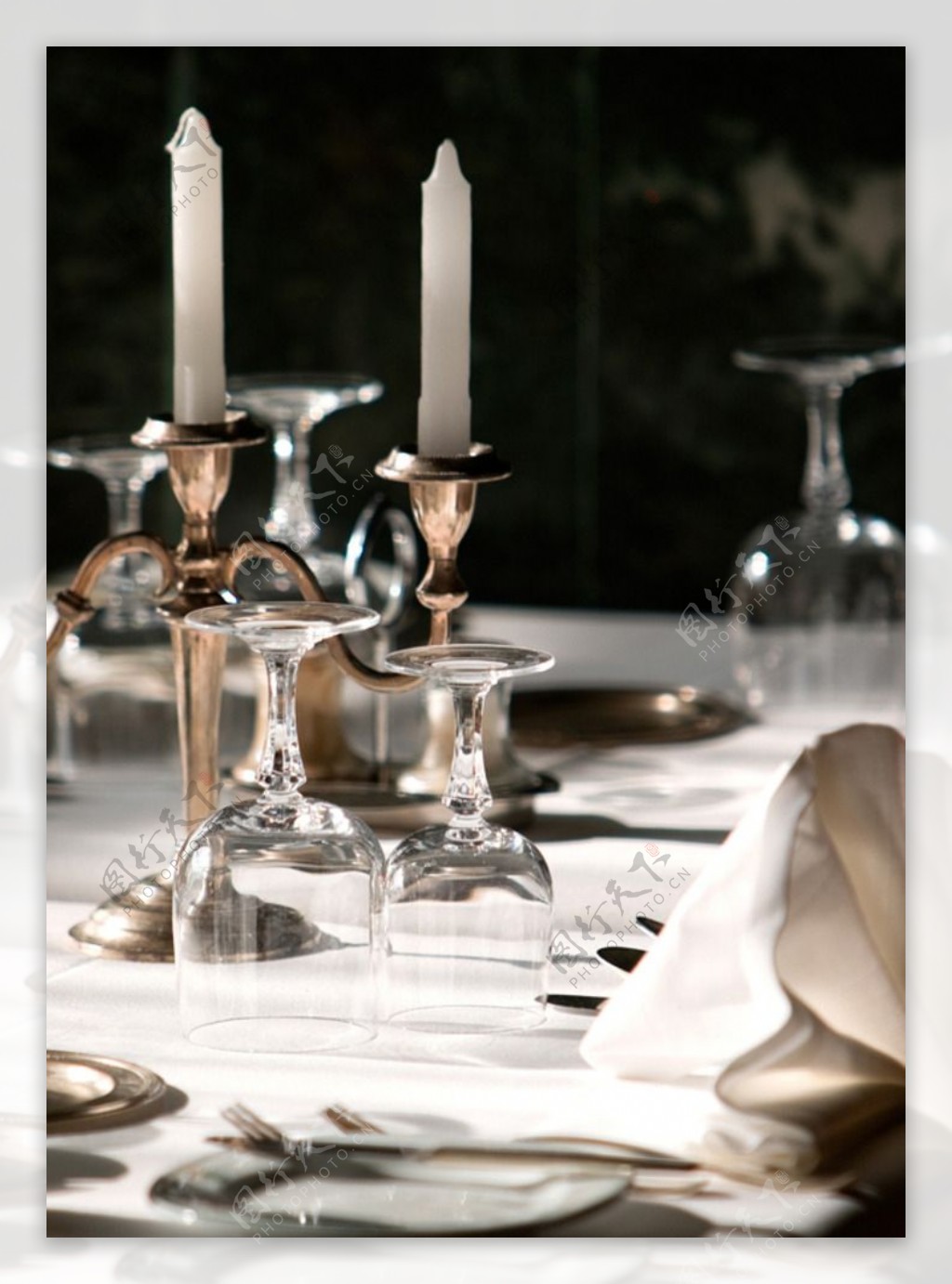 蜡烛餐桌图片