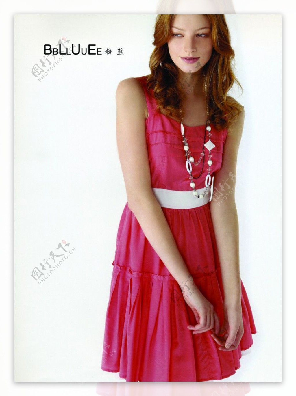 粉蓝衣橱服饰LOGO2010春夏女装紫红色长裙白色裙带个600DPI图片