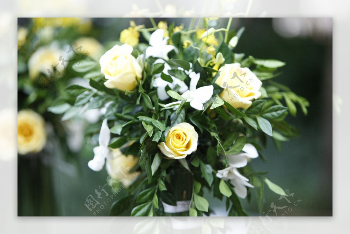 浪漫黄玫瑰婚礼图片
