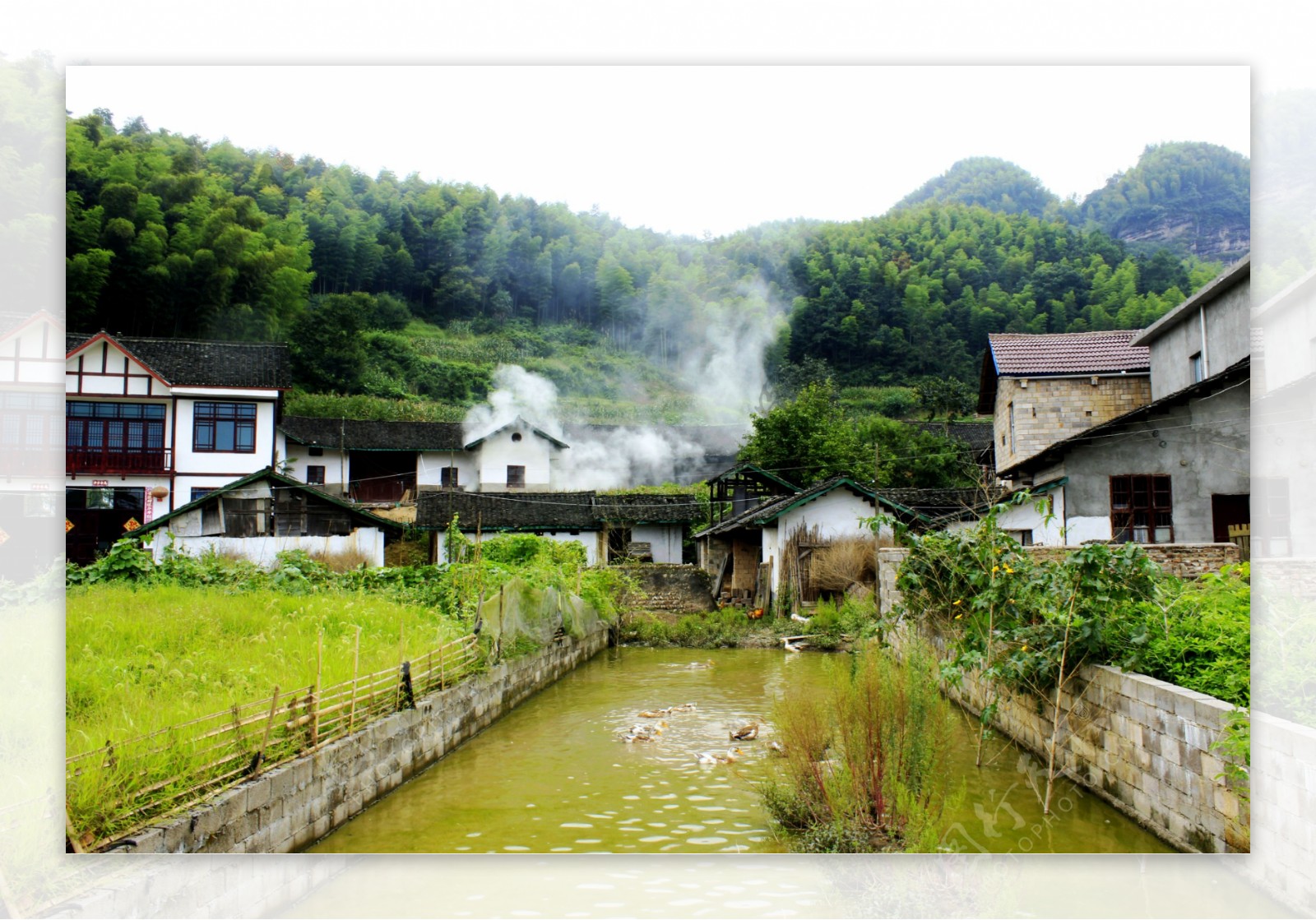 小山村图片