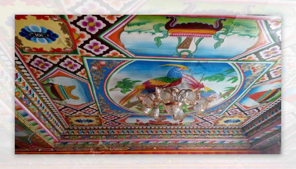 藏族人家屋顶彩画图片