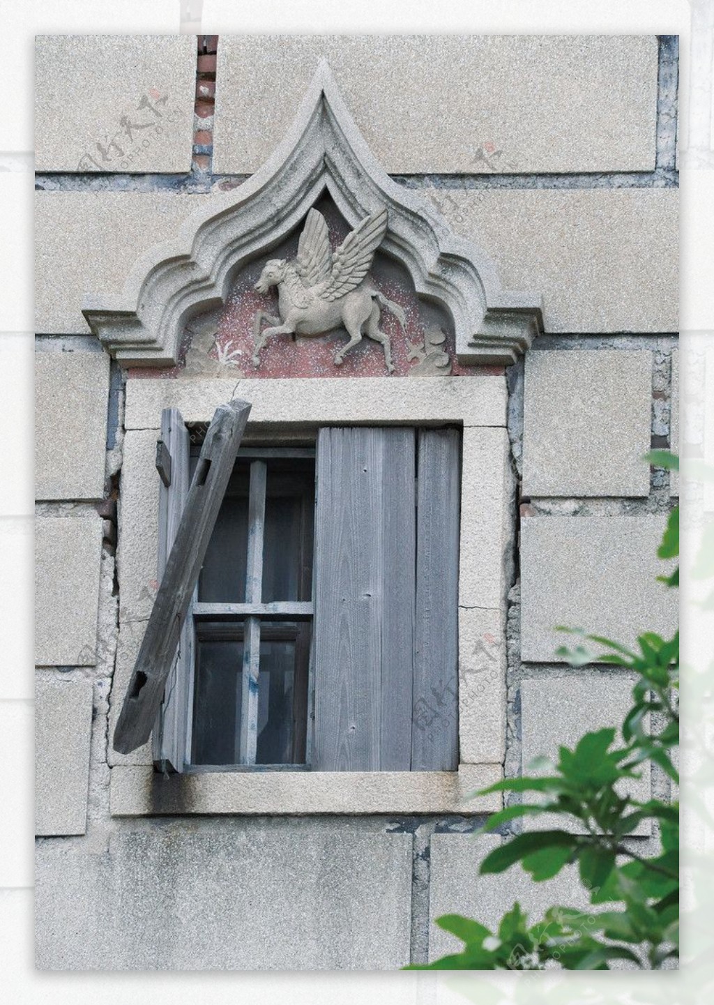 古老石窗窗户图片