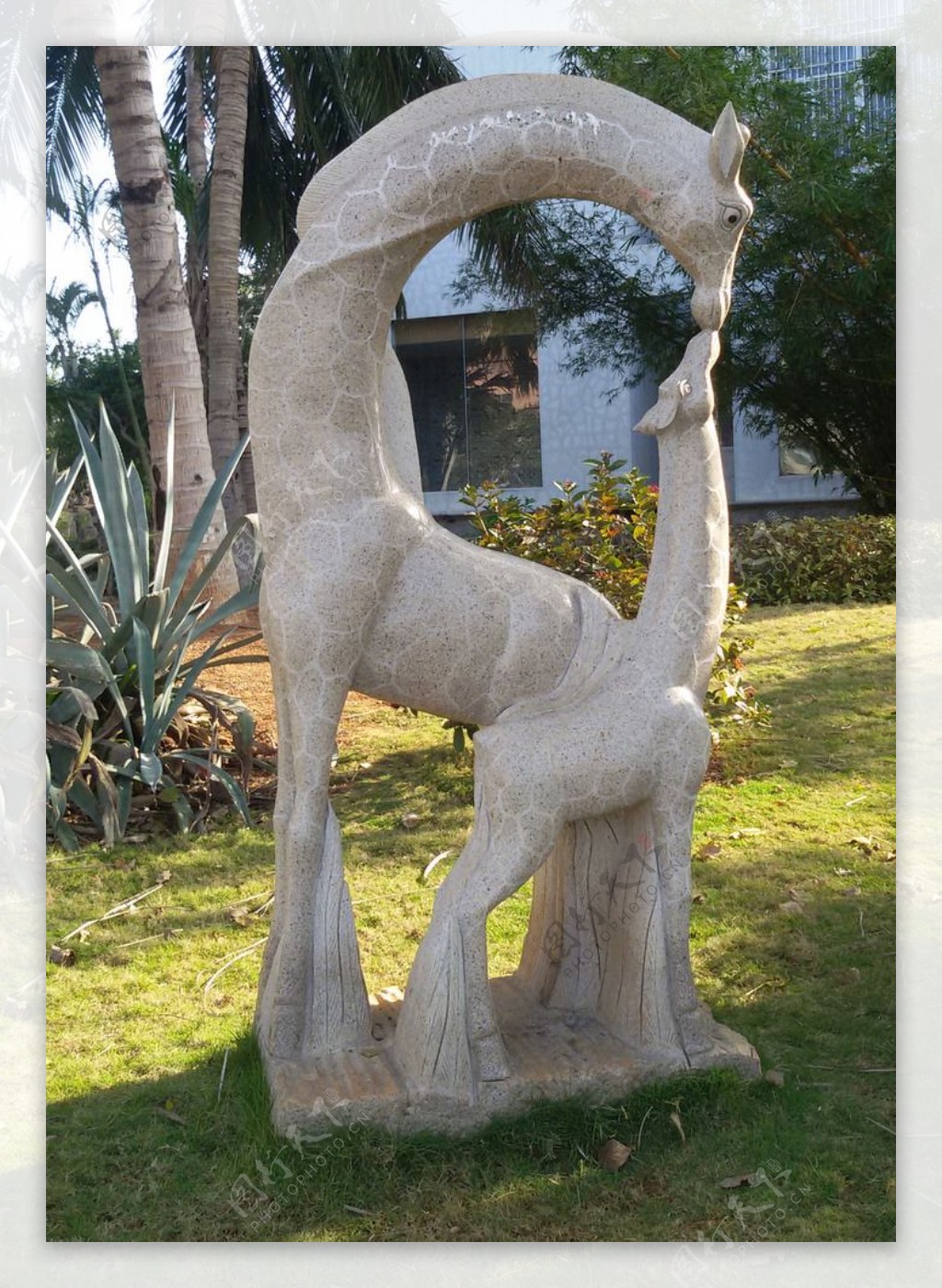 长颈鹿雕像图片