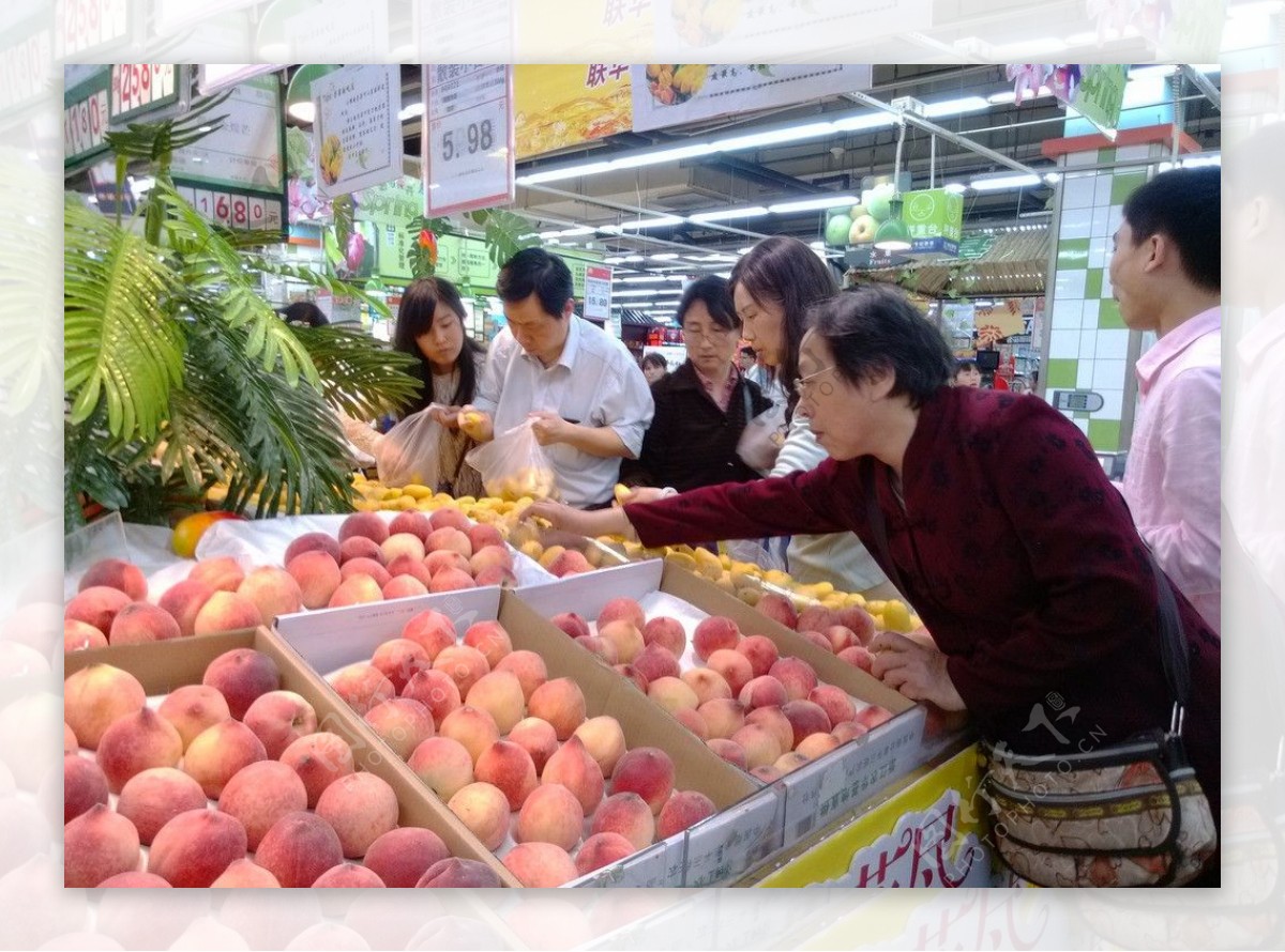 顾客购物图片