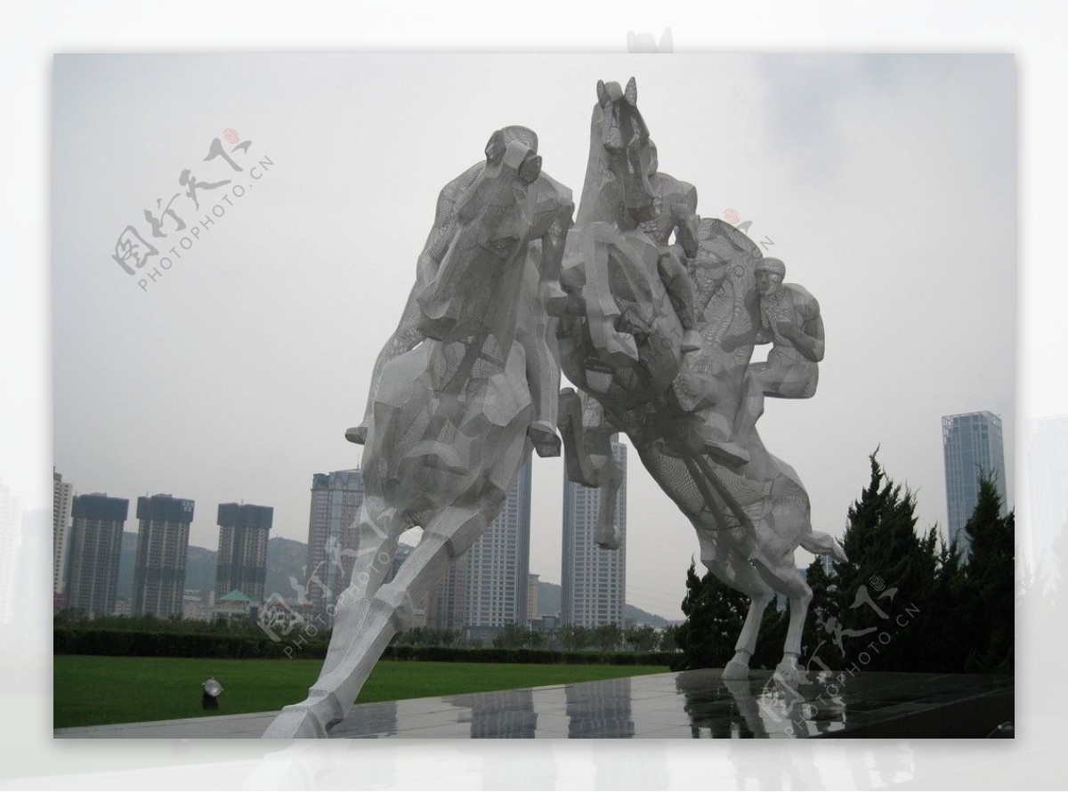 骑马雕塑图片