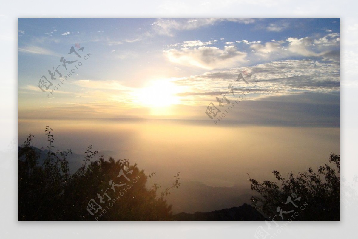 本照片摄于山东泰山的秋天图片