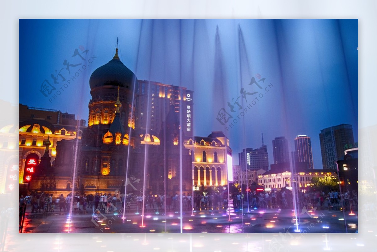 哈尔滨索菲亚喷泉夜景图片