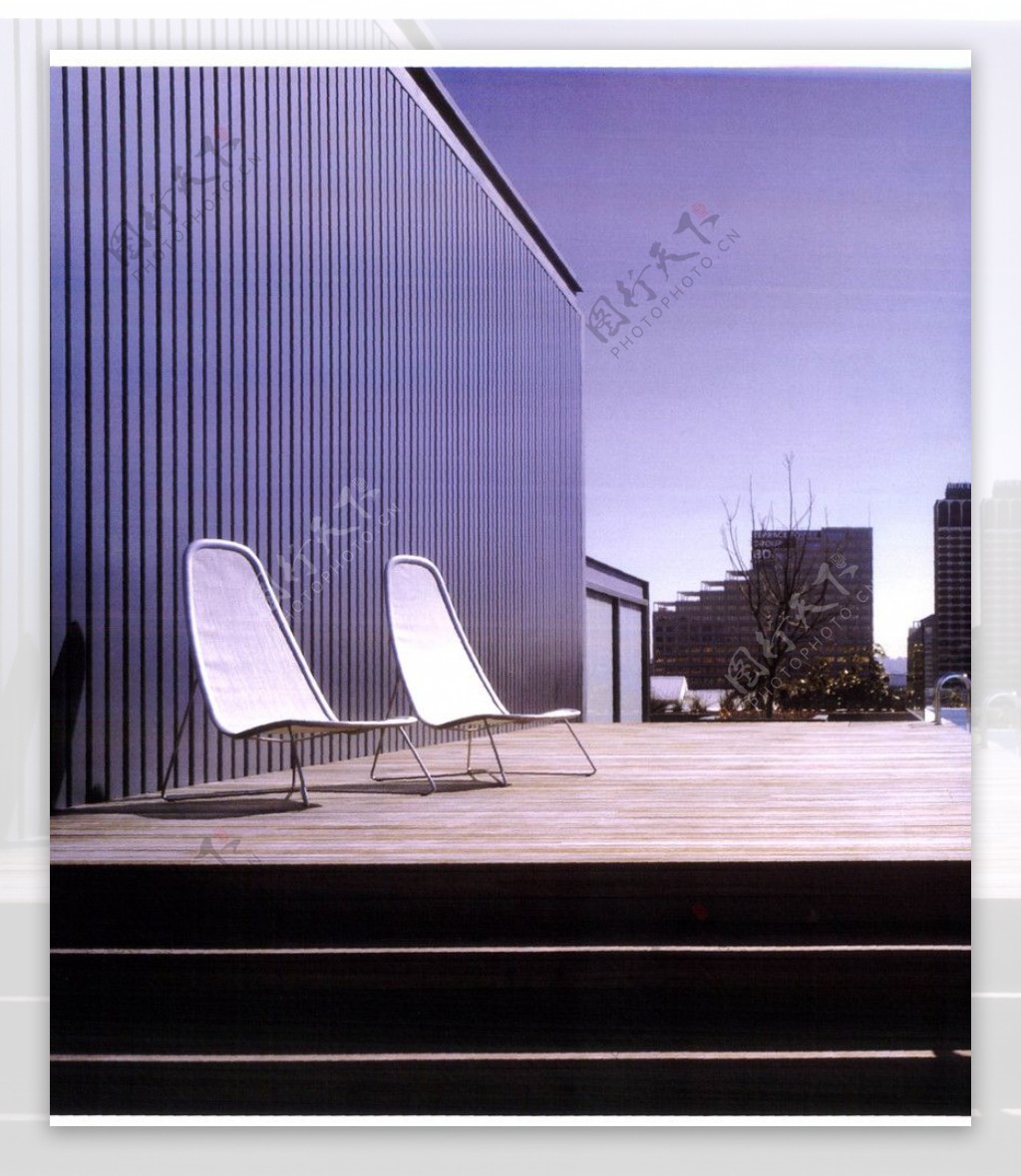 建筑外立面风景椅图片