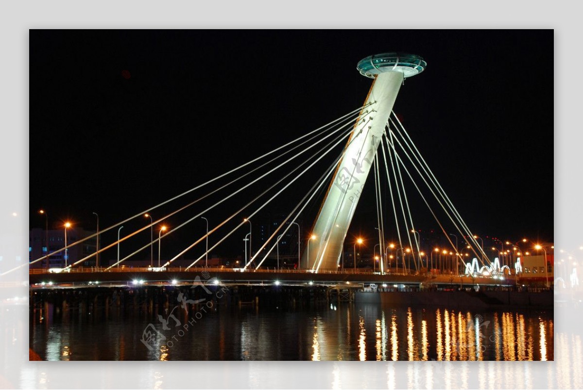 赤峰桥夜景图片
