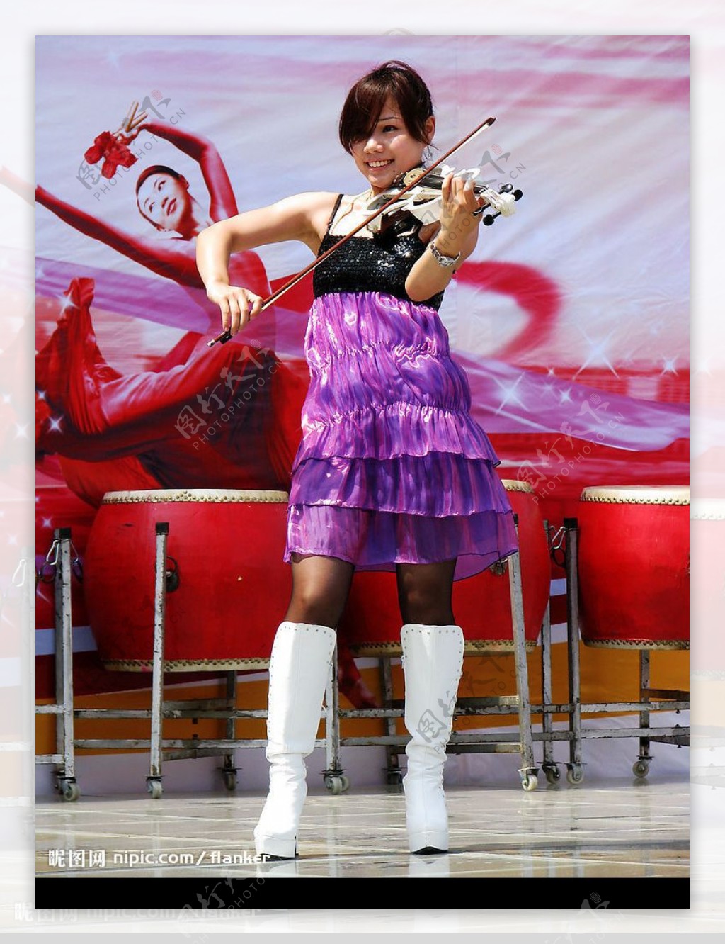 提琴女孩图片