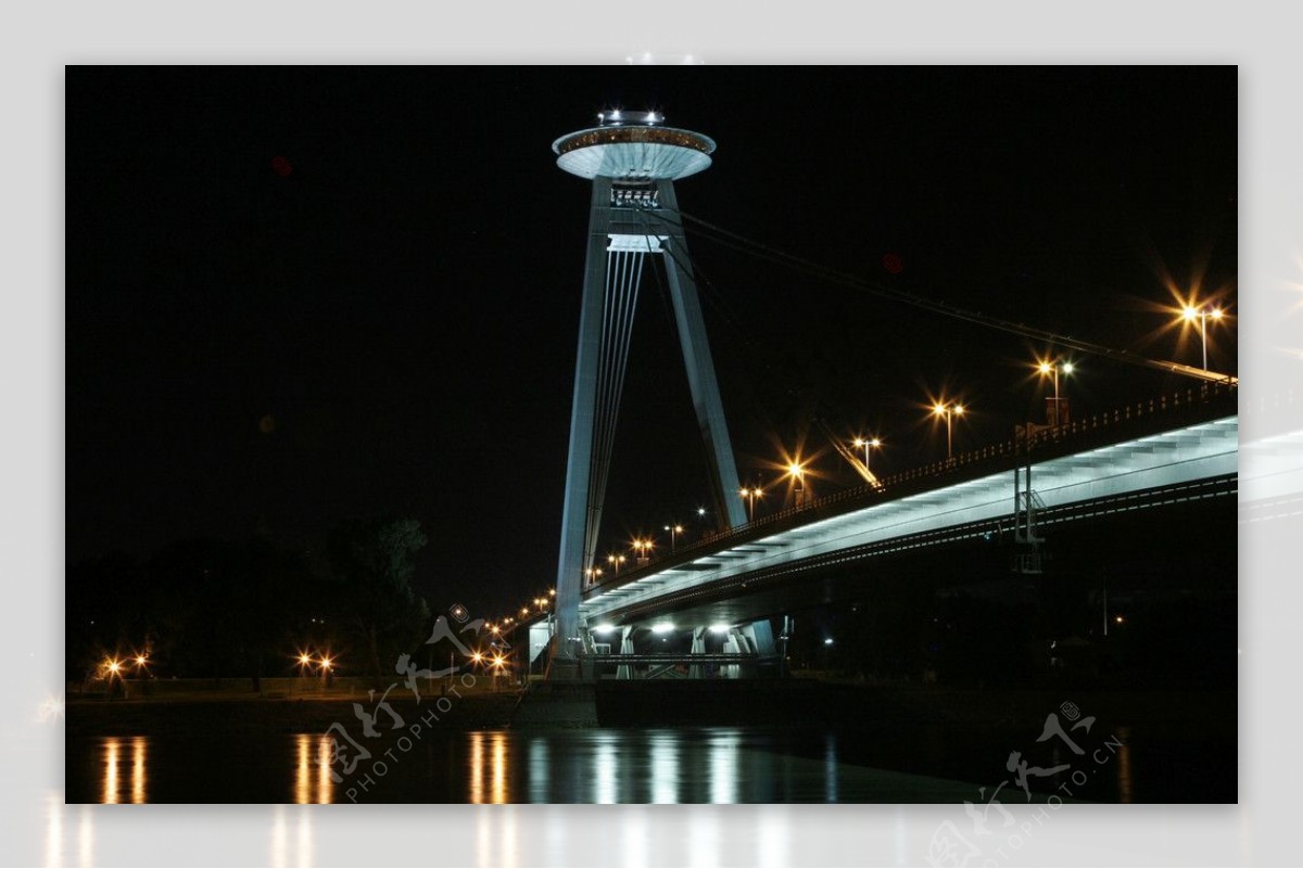 夜色大桥桥大桥灯光海河河岸桥塔塔图片