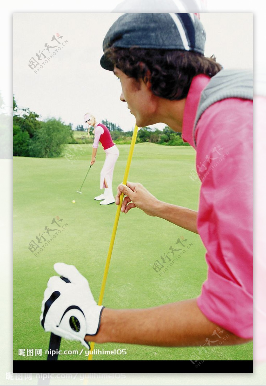 男士与高尔夫球图片
