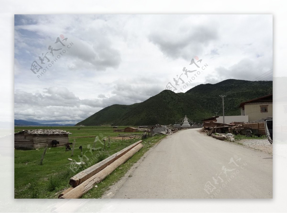 香格里拉丽江藏区纯净天空图片