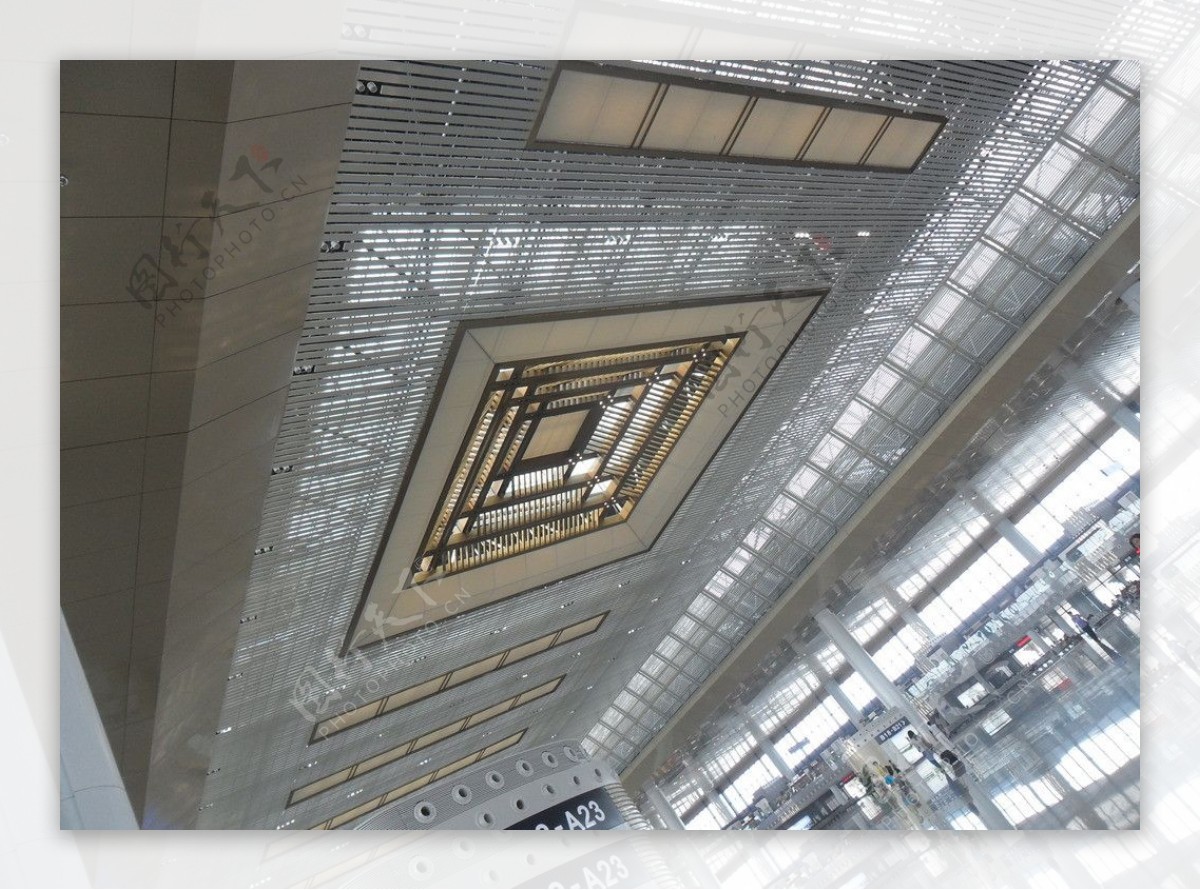 南京火车站候车大厅图片
