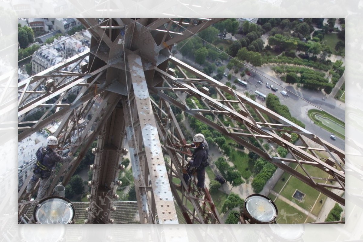巴黎铁塔维护图片