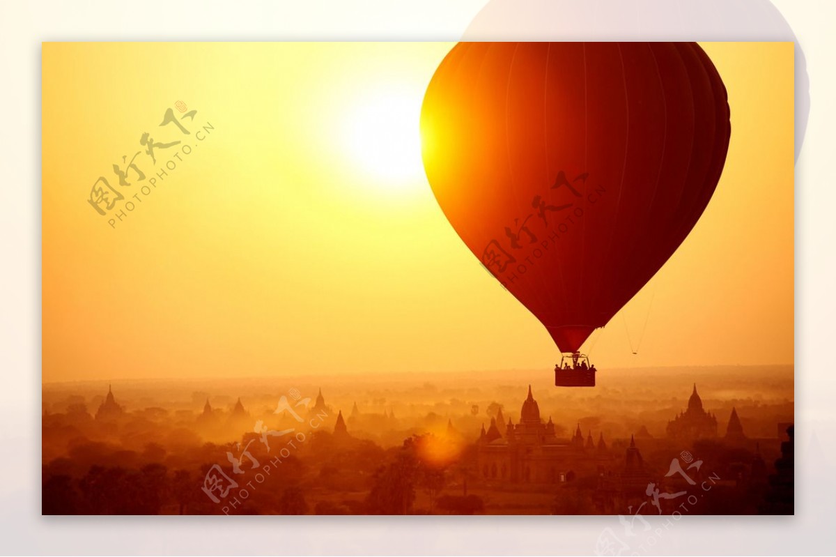 夕阳热气球图片