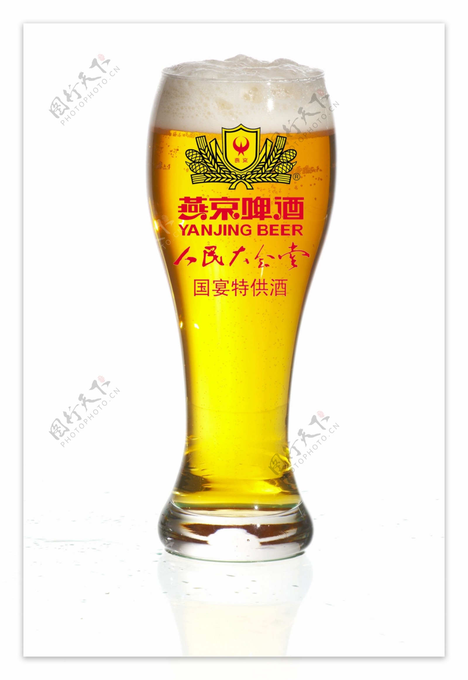 一杯燕京啤酒图片