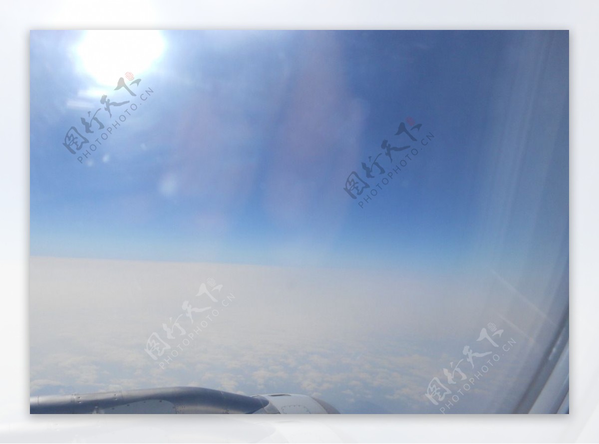 飞机窗口摄影图片