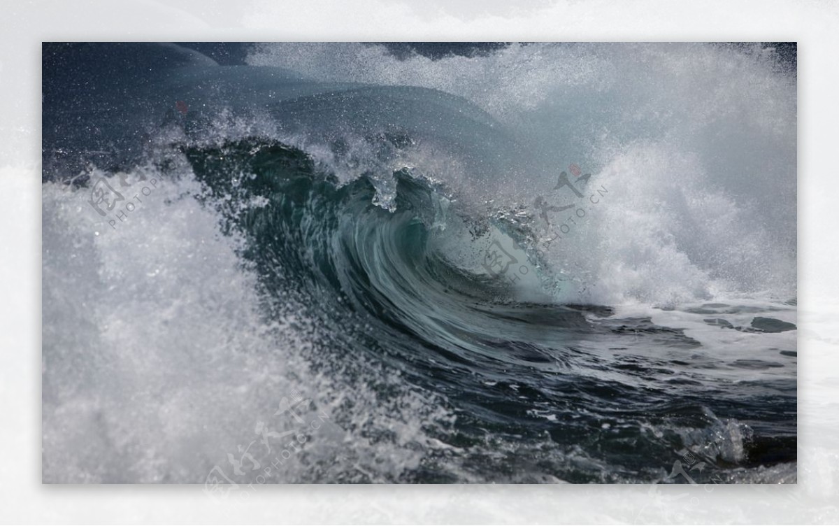 汹涌的海浪风光摄影图片