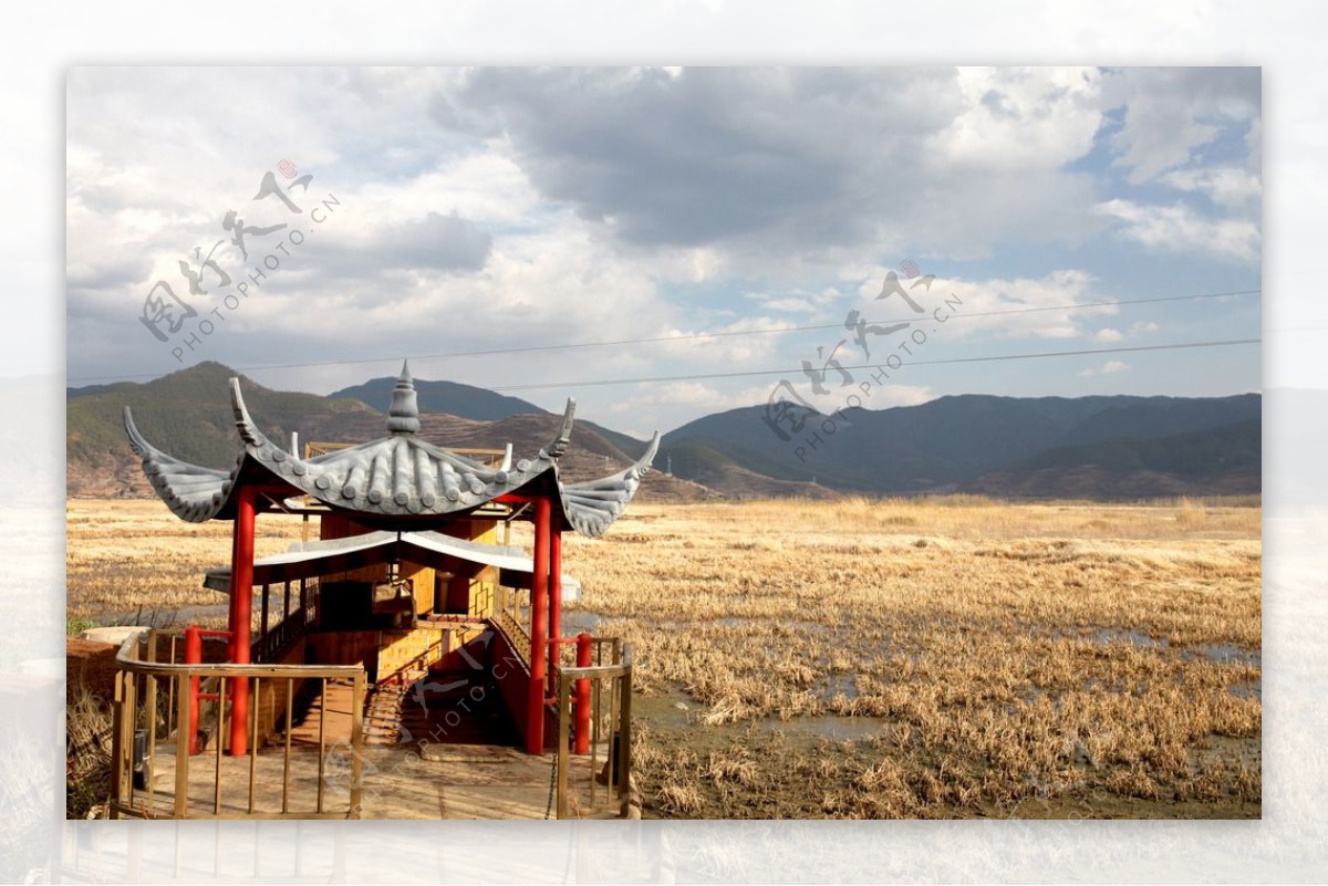 泸沽湖旅游亭子图片