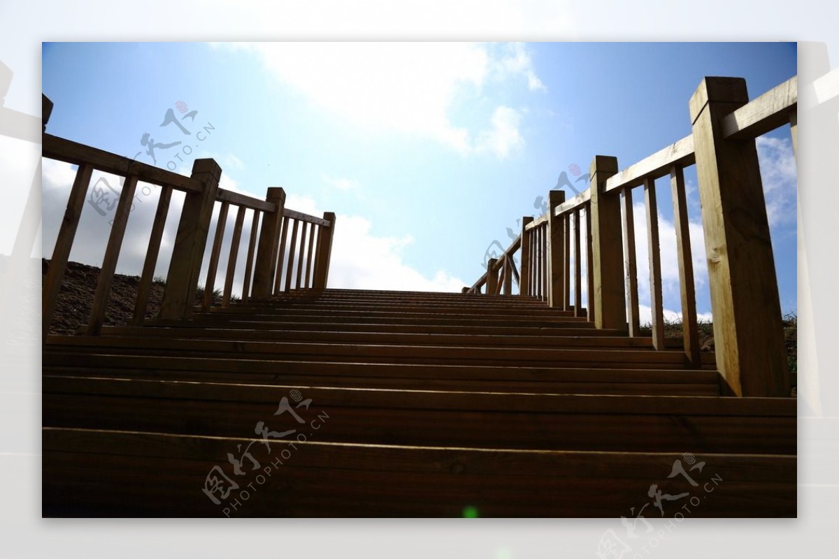 木楼梯图片