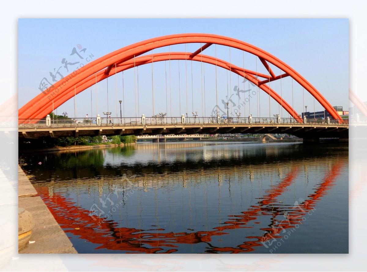 双拱钢索桥图片