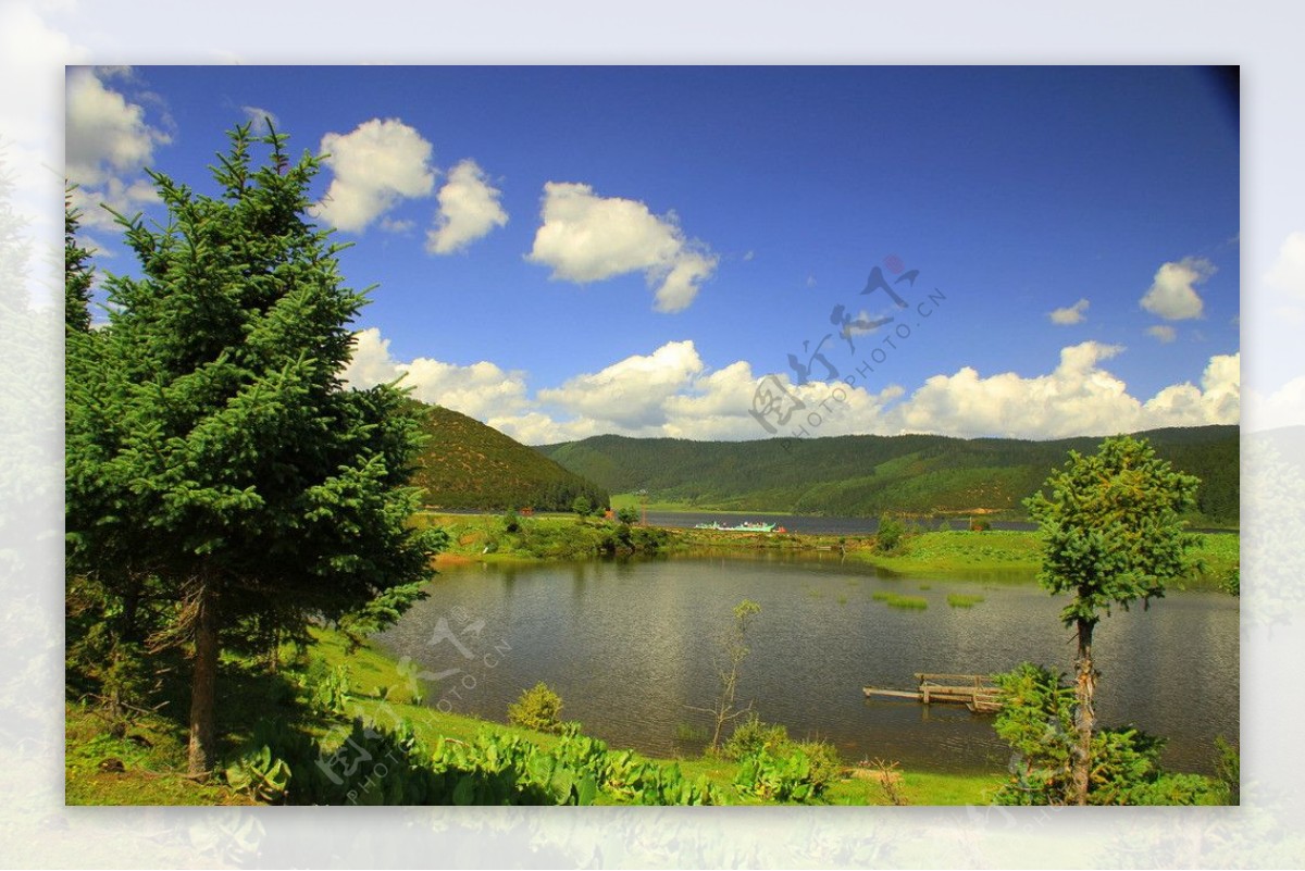 普达措湖景图片