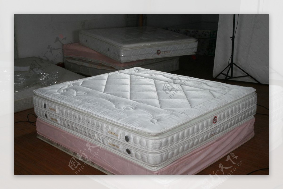白色菱形纹理床垫图片
