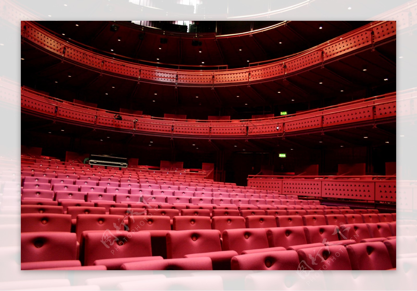 红色的剧院座椅图片
