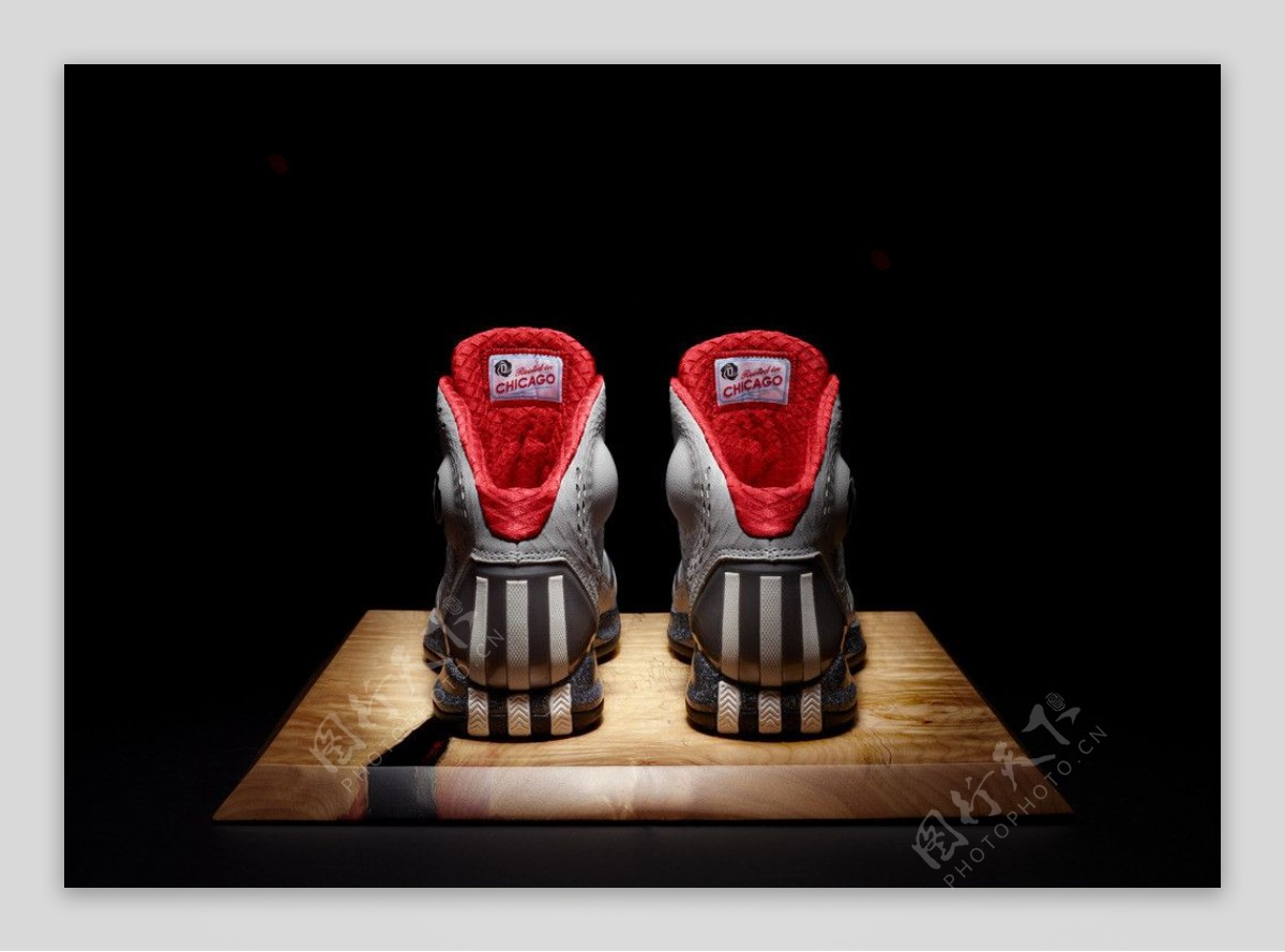 ADIDAS篮球鞋广告宣传照片图片