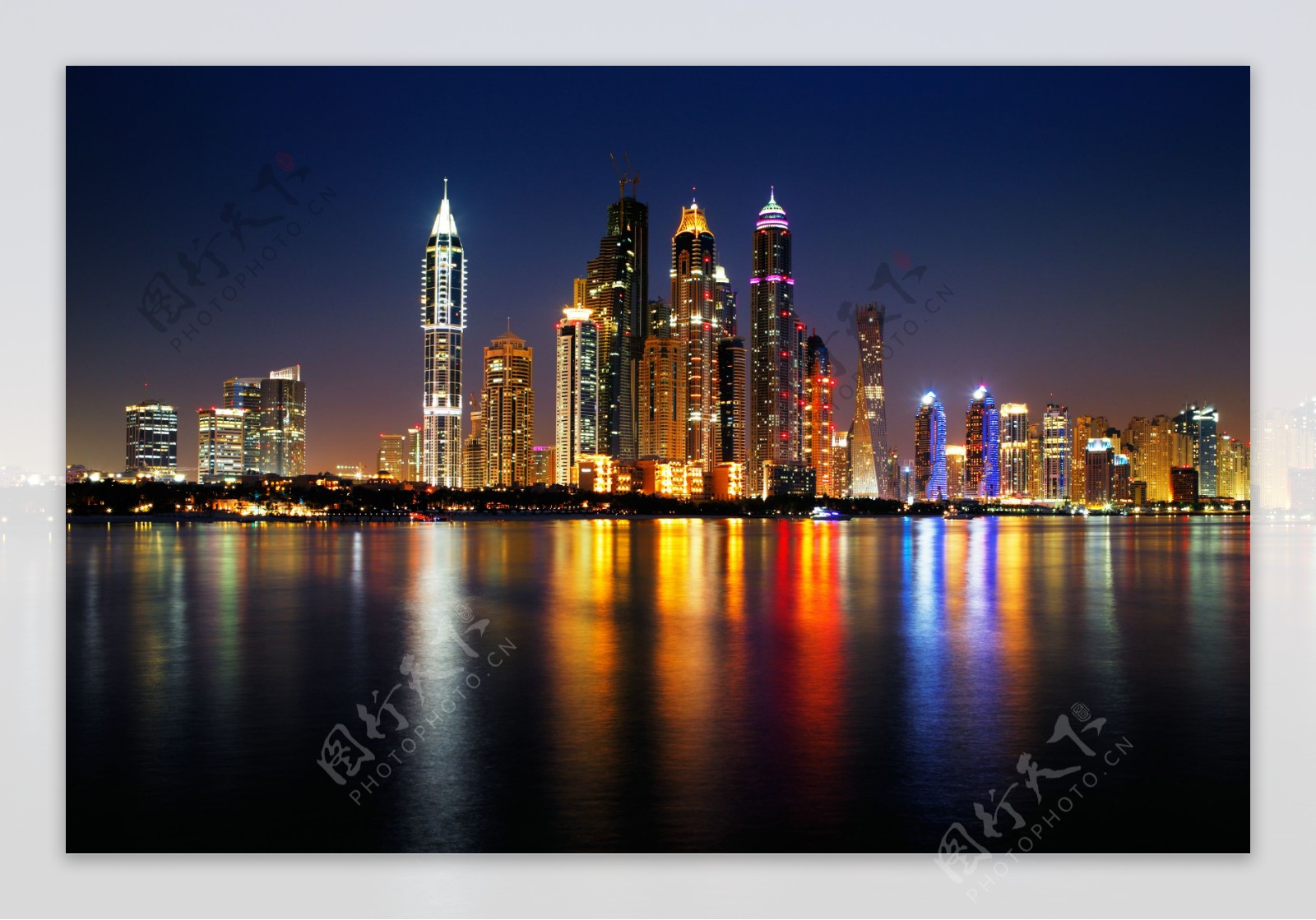 迪拜夜景城市建筑图片