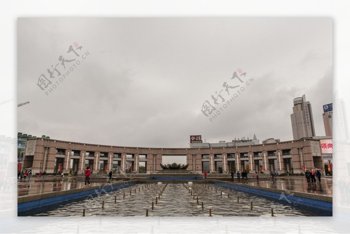 泉城广场喷泉池图片