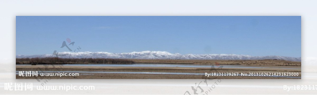 蓝天雪山湖泊图片