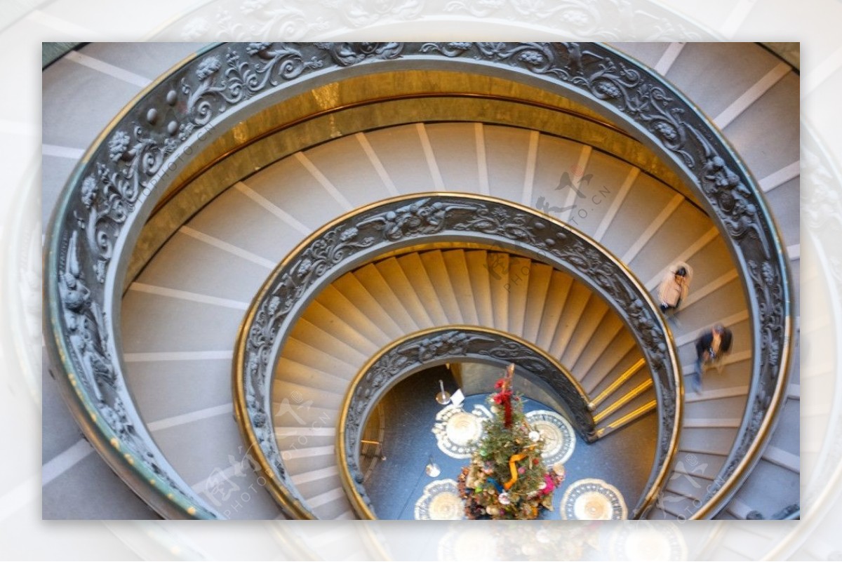 卢浮宫的楼梯图片