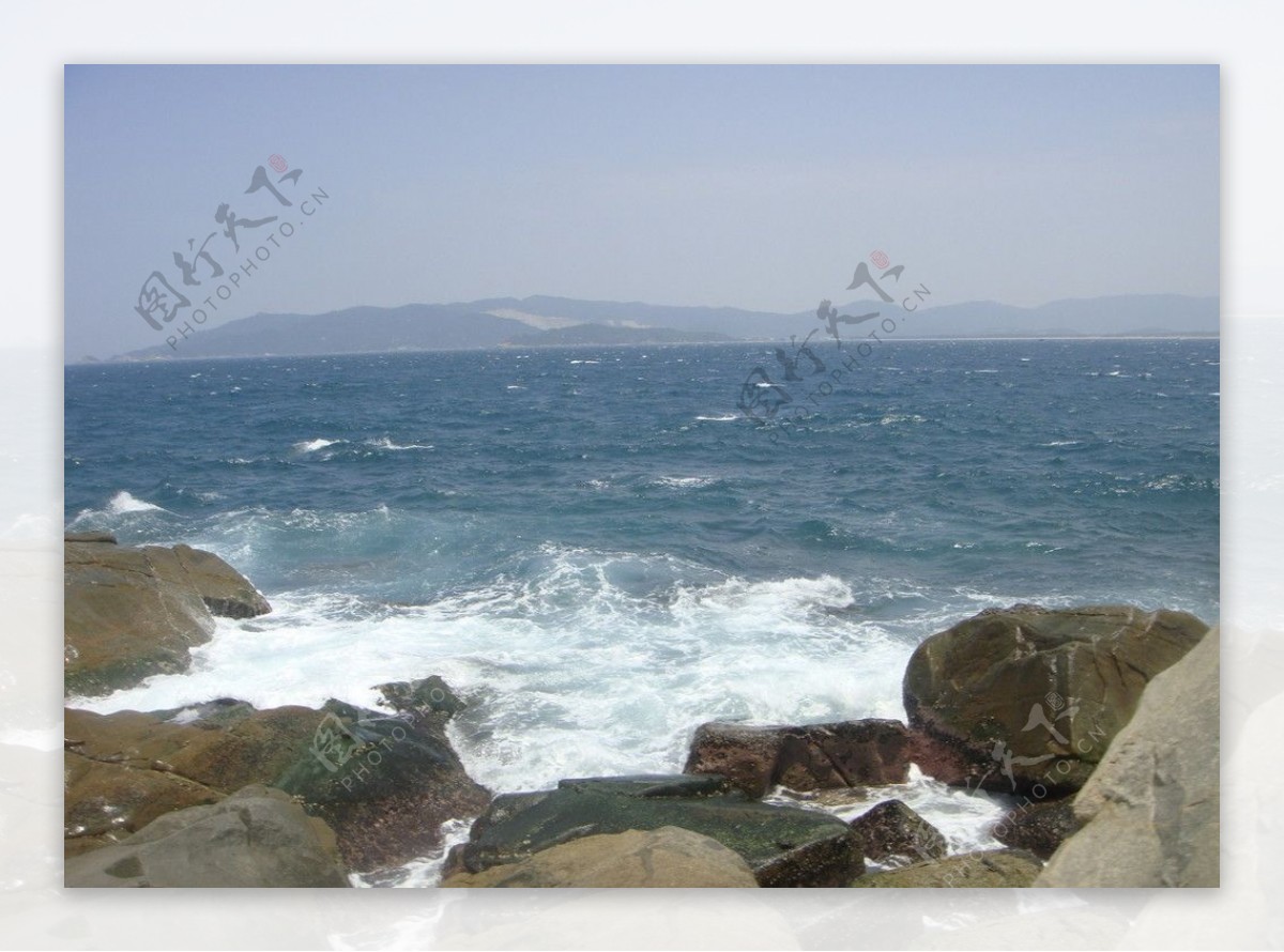 大海海浪岩石图片
