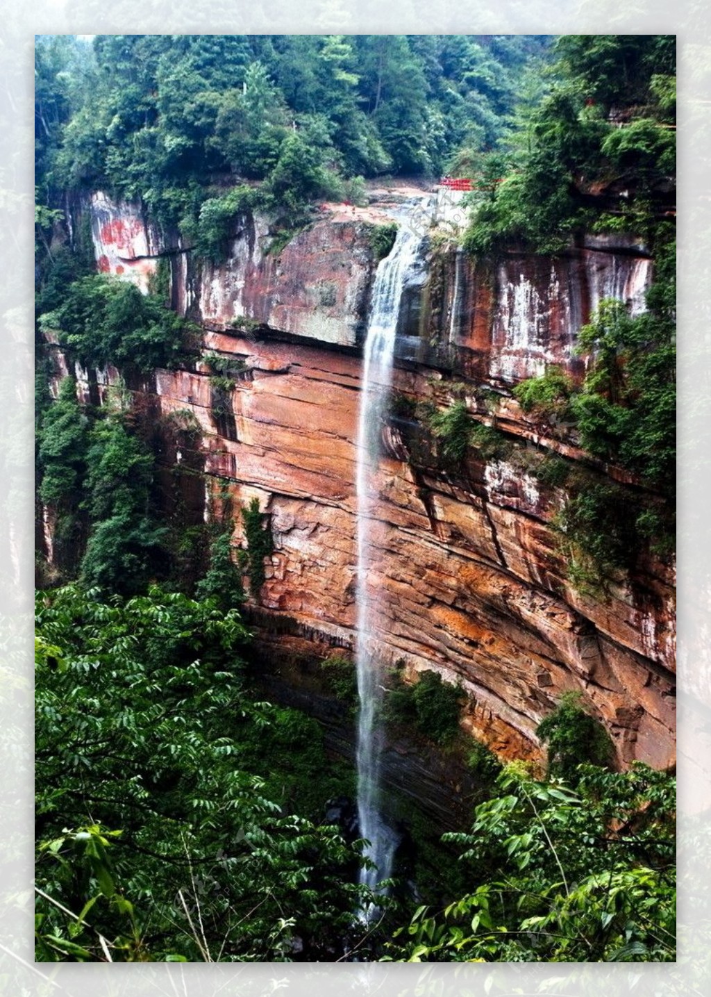重庆四面山风景区土地神岩瀑布图片